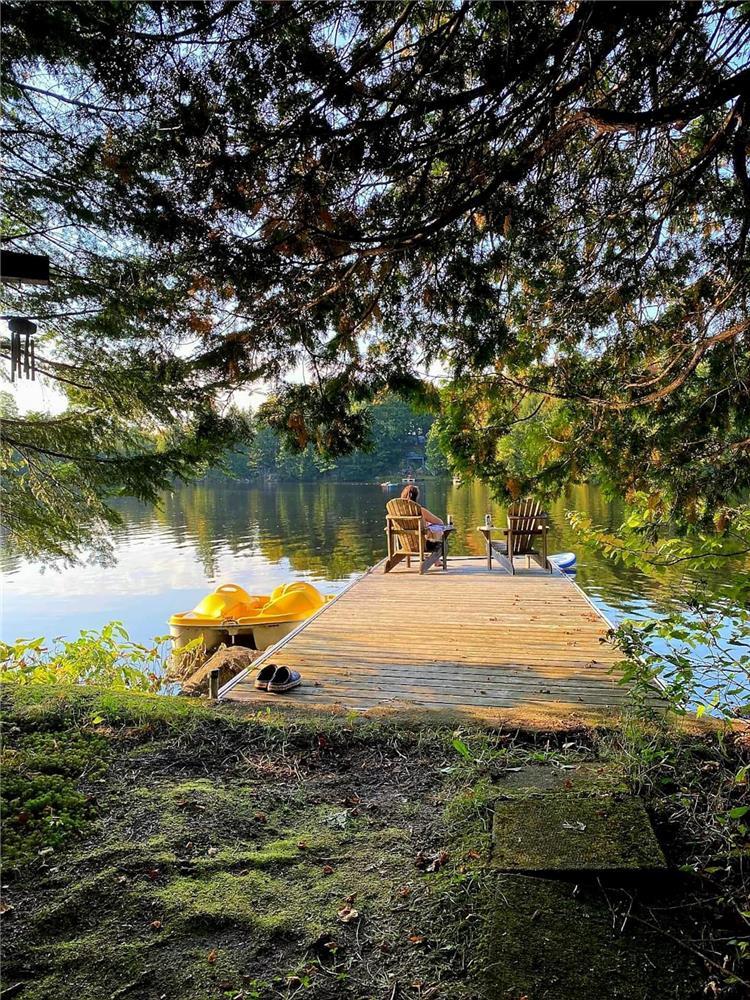 Stunning Authentic Lakeside Chalet with Spa