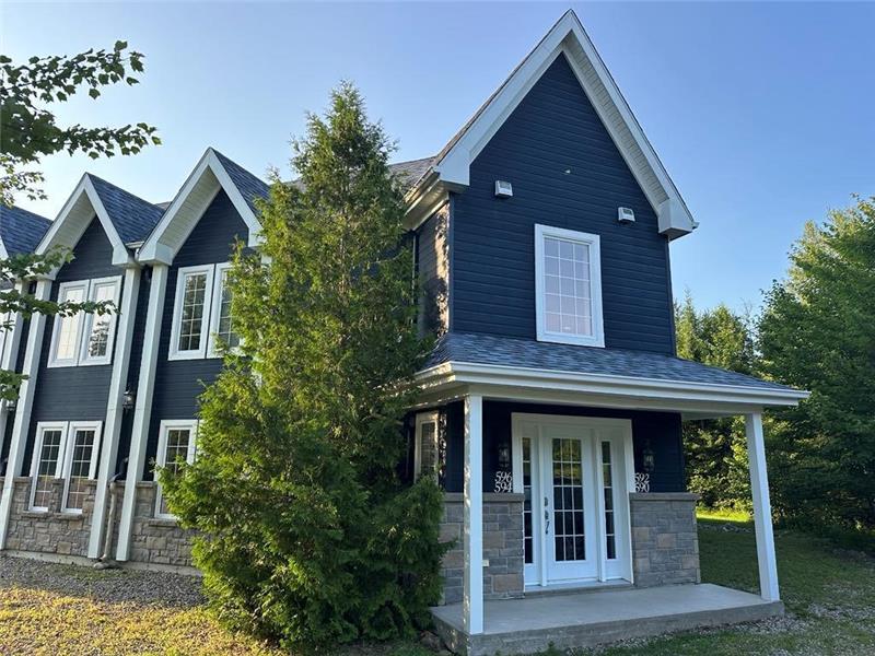 * PASSION CHALETS * | CONDO SPORTIF ST-CÔME | LAKE ACCESS - WATERCRAFTS - SKI - FIREPLACES