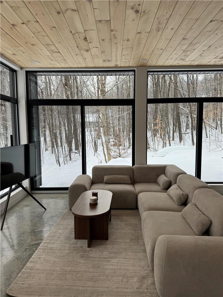 Chalet contemporain vitré au cœur de la forêt – Accès au lac