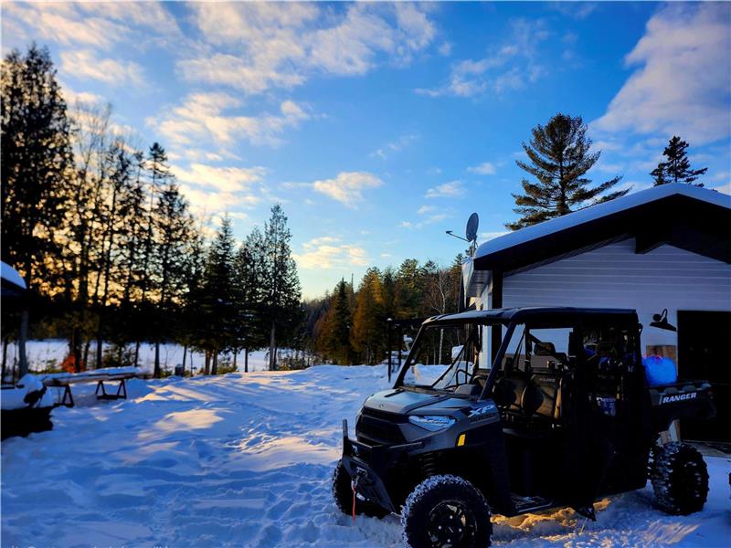 Chalet autonome au bord d'un lac privé - évasion en nature
