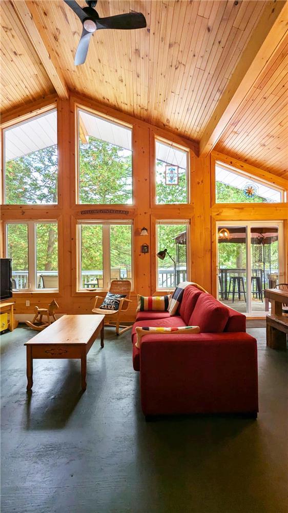 Rustic lakeside 2-bedroom cottage - 1month rental minimum