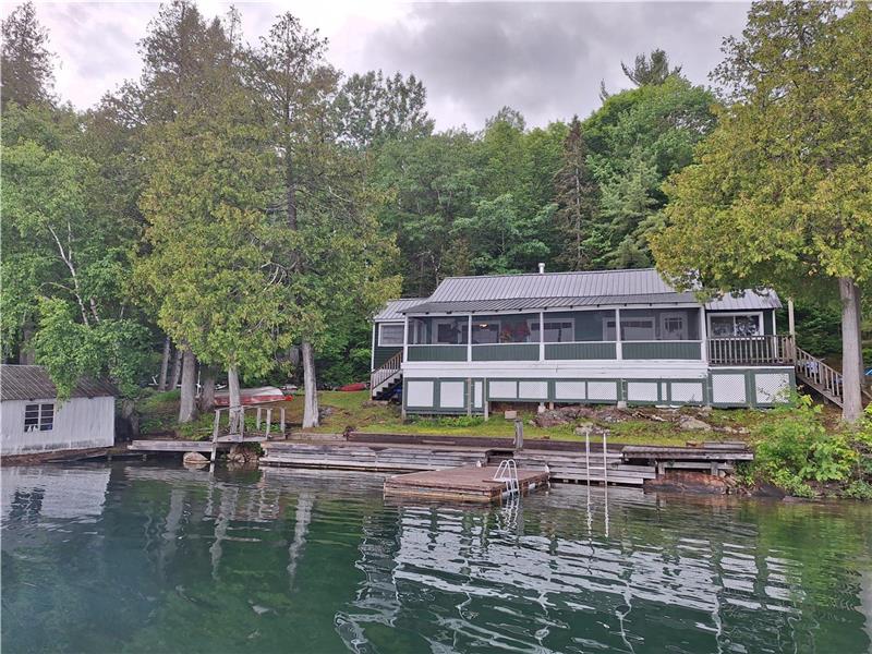 Hébergement d'Huard - chalet rustique au bord de l'eau à Lac des 31 milles