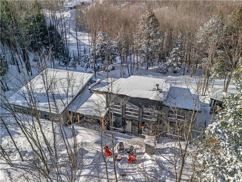 Luxury Forest Retreat with Fire-pit and Game Lounge