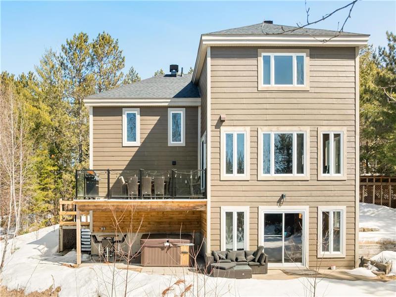 Le Prestige Boréal | Luxury Chalet with Lake Access – Short-Term Rental Allowed