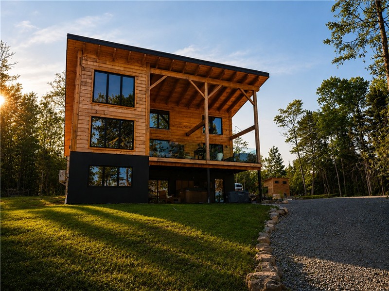 Wooden Chalet on the shores of Lake Preissac | Spa & Sauna