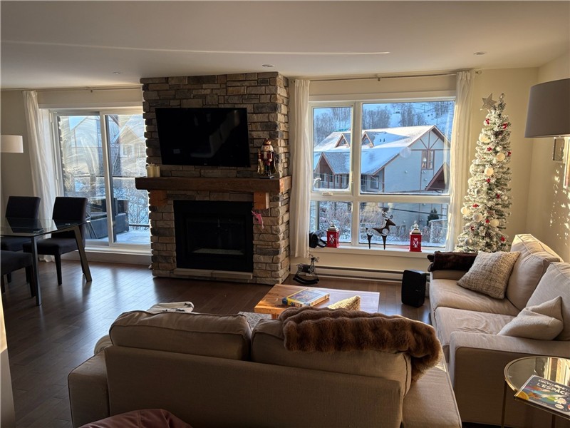 LUXUEUX CONDO SKI IN/OUT DANS LE PRESTIGIEUX PROJET ALPIN DE BROMONT