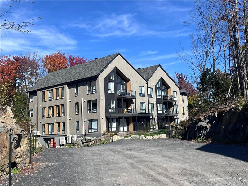 SKI IN/SKI OUT  MONT OWLS HEAD & LAC MEMPHREMAGOG