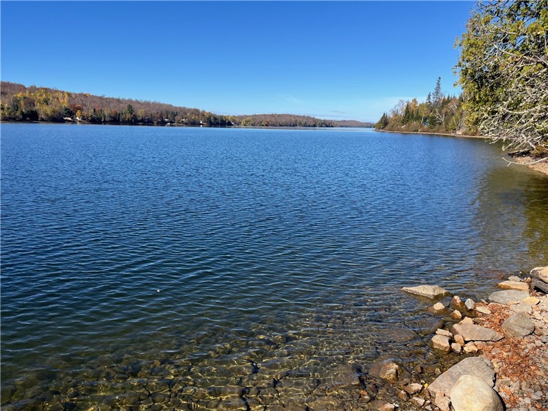 Chalet Double Logement , Bord de l'Eau, Navigable, Investissement Possibilité: Mini Maison, Camping