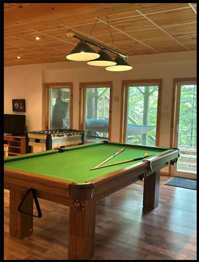 Lakeside Retreat w/ Hot Tub & Bunkie – Sleeps 10