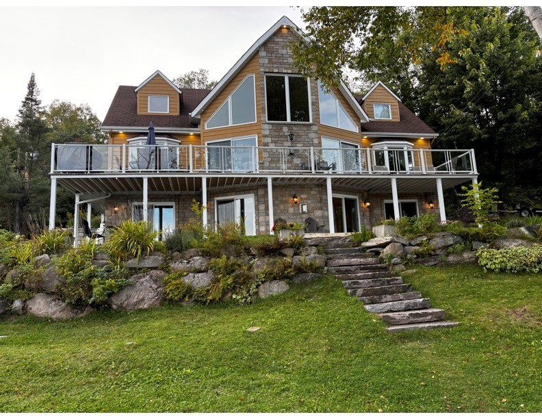 Chalet de prestige au bord du Lac Chaud — La Macaza