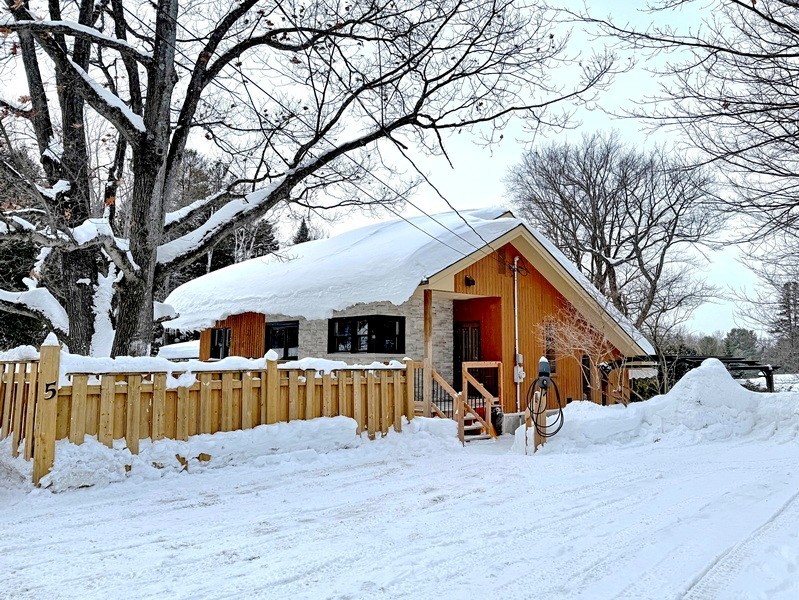 La Maison sous le Grand Chêne – Chalet familial au cœur des Laurentides