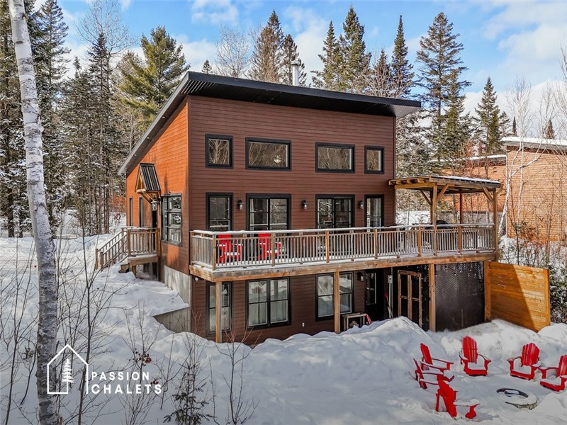 * PASSION CHALETS * | LE HÉRISSON | RIVERFRONT - DOCK - WATERCRAFTS - POOL TABLE - BBQ - FIREPLACES