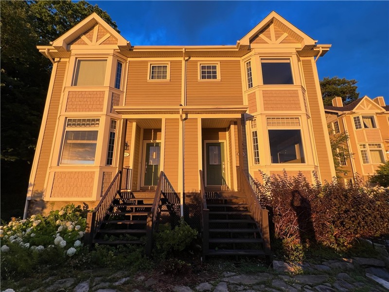 Maison semi-détaché 3 étage sur bord de piste Mont Soleil Bromont