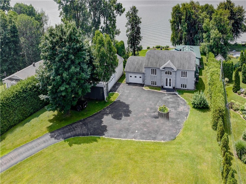 Magnifique résidence au bord du lac des Deux-Montagnes, Saint-Placide