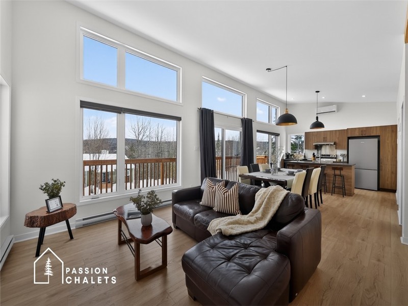 *PASSION CHALETS* | CHALET LE BEC CROISÉ | ACCÈS LAC - KAYAKS - SKI - SPA - BBQ - FOYER EXTÉRIEUR