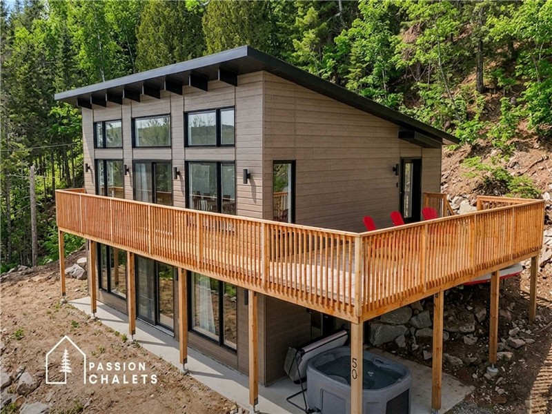 *PASSION CHALETS* | CHALET LE BEC CROISÉ | LAKE ACCESS - KAYAKS - SKI - SPA - BBQ - OUTDOOR FIRE PIT