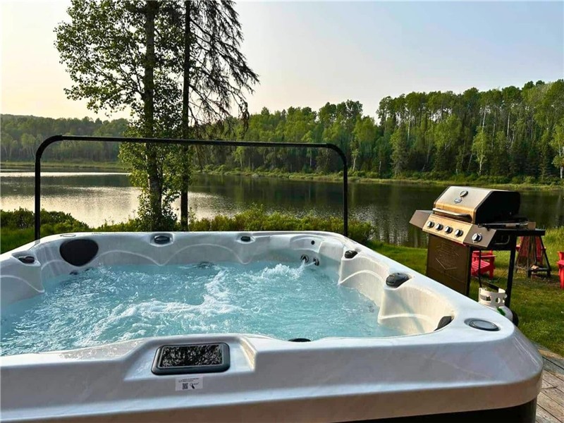 *PASSION CHALETS* | LE GRAND BOISÉ | BORD DE LAC - KAYAKS - SPA - BBQ - FOYERS - VÉRANDA - TERRASSE