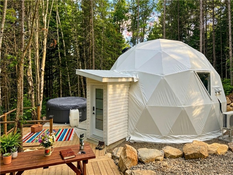 *PASSION CHALETS* | DOME L'ÉVASION | LAKE ACCESS - WATERCRAFTS ($) - SPA 3 seasons - LUXURY GLAMPING