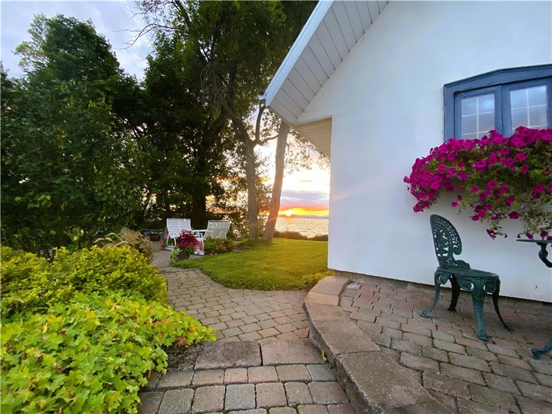 Chalet Lajoie, on the banks of the St. Lawrence River