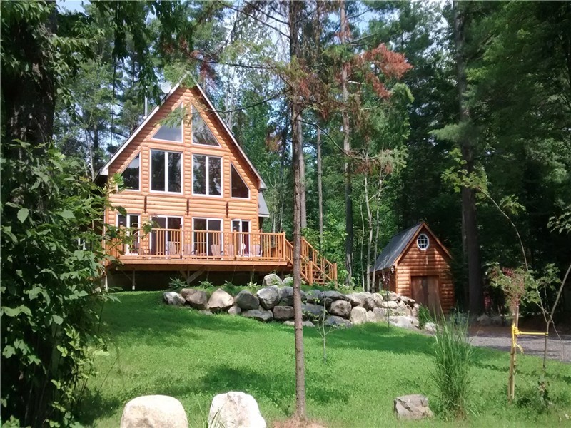 RARE OPPORTUNITÉ AU MONT ORFORD - CHALET LOCATIF COURT TERME A VENDRE