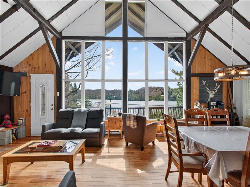 Waterfront cottage for 6 with private dock & kayak