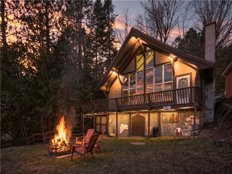 Waterfront cottage for 6 with private dock & kayak