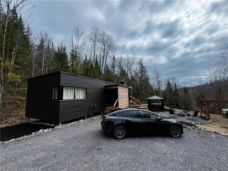 Cabin Retreat & Spa | La Cozy Creek Cabin