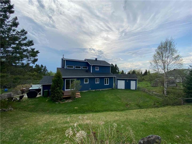 4 Bedrooms La Maison Bleue | Spa • Foyer • Vue sur les Appalaches • Massif du Sud