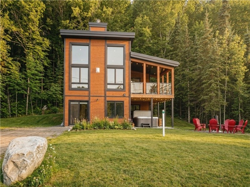 *PASSION CHALETS* | CHALET LE LOGAN | ACCÈS LAC - EMBARCATIONS - SKI - SPA - BBQ - FOYERS - VÉRANDA