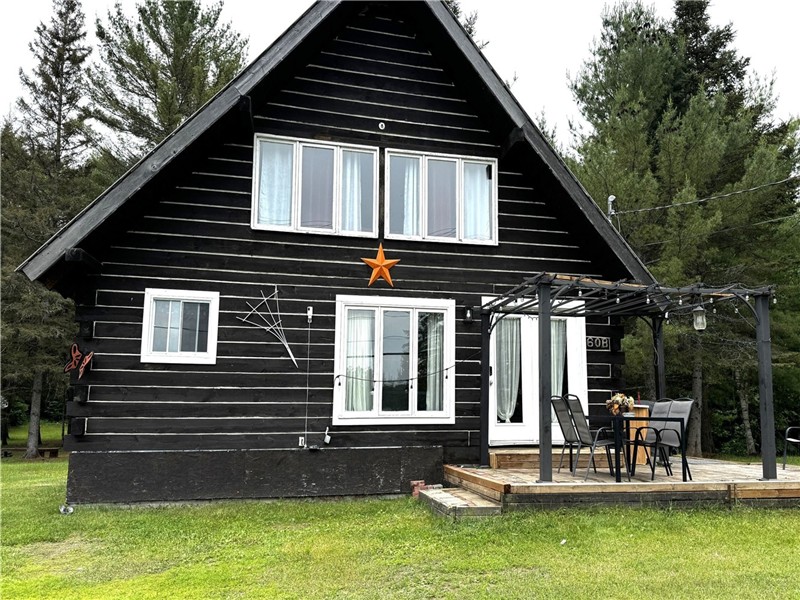Cottage for rentals in Otter Lake near Ottawa