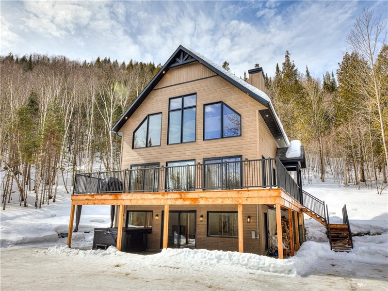Chalet au pied du mont | Spa • Private Lake • Woods • Mountains