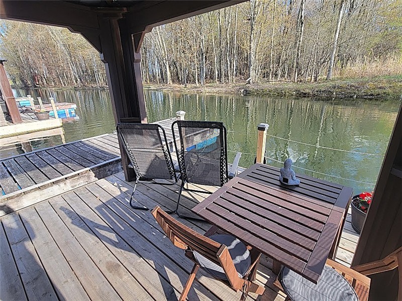 Airbnb à vendre : Cabine flottante de style glamping insolite idéalement située en Montérégie