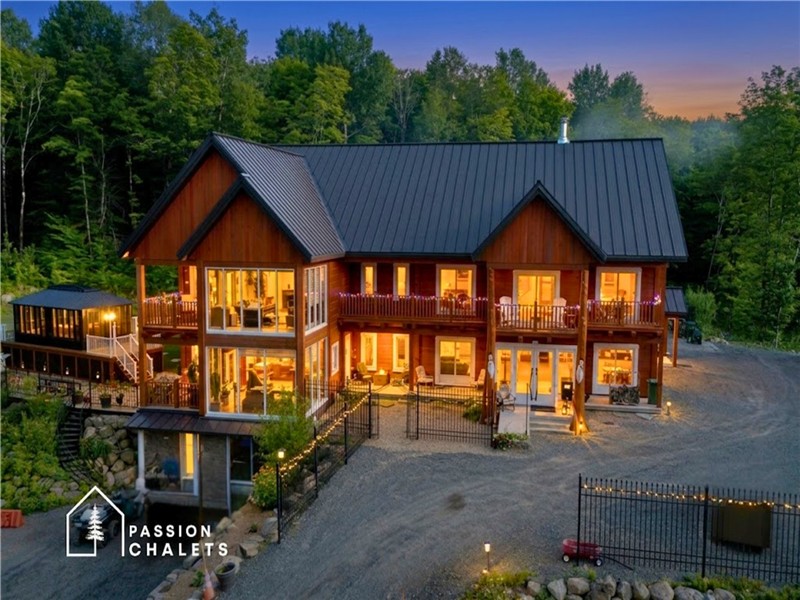 *PASSION CHALETS* | DOMAINE DE LA CABANE (1141-A) | SPA - SAUNA - PISCINE - FOYERS - BBQ - BABY-FOOT