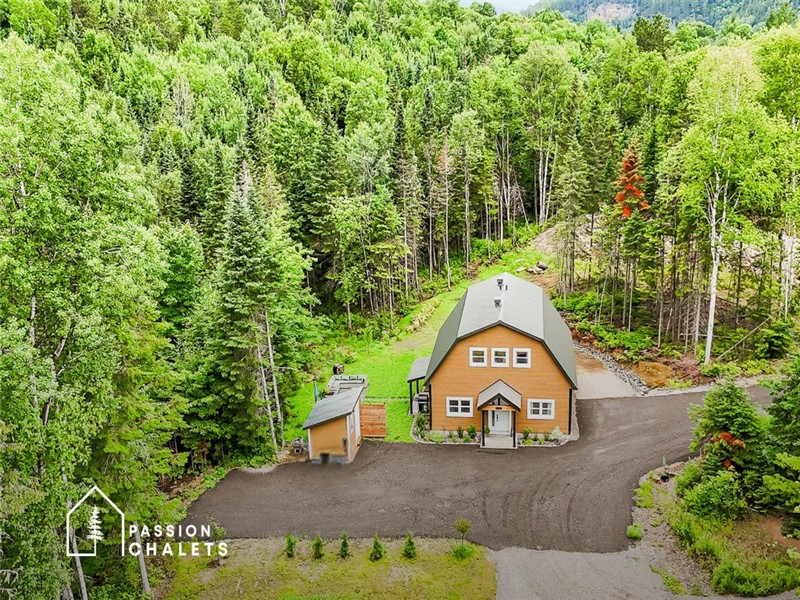 *PASSION CHALETS* | CHALET LE 31 | SPA - VAL ST-CÔME SKI - TRAILS - AIR CONDITIONING - EV STATION