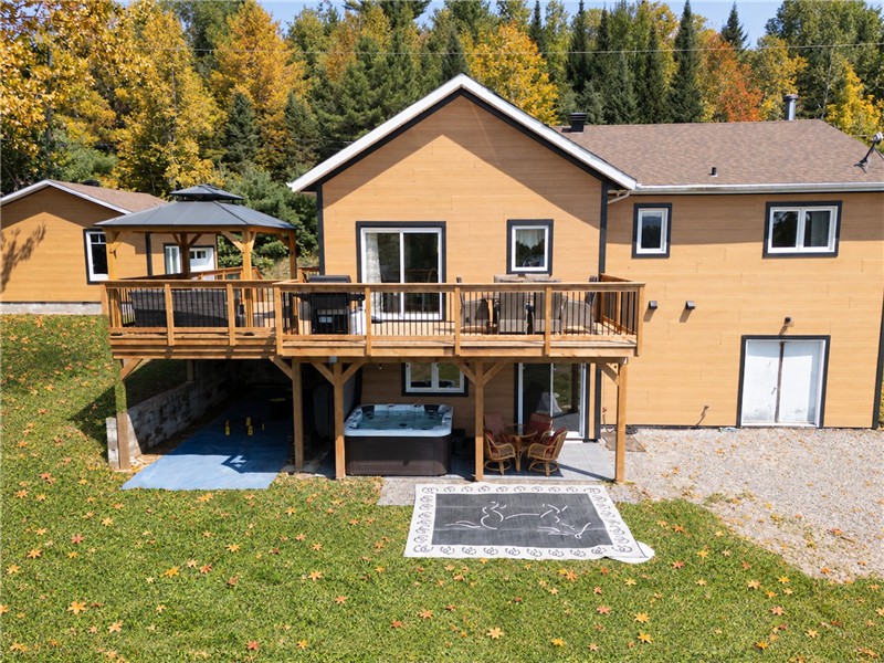 The Zephyr | Beach | Spa | Pool Table | Waterfront