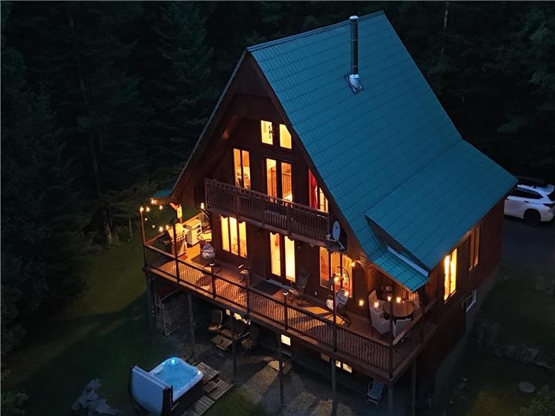 Hopelaï - Norwegian style Chalet in the Eastern Township