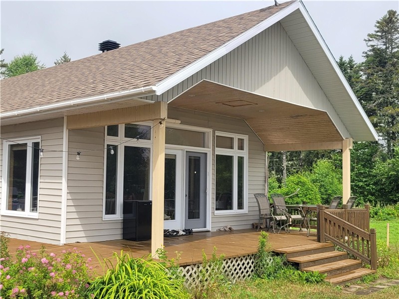 Le Littoral, petit chalet chaleureux avec vue sur la Baie-des-Chaleurs