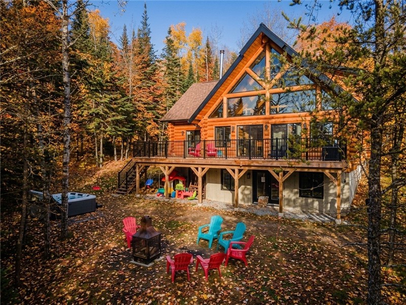 *PASSION CHALETS* | LE VÉGIARD |  SKI - SPA - BBQ - WOOD-BURNING FIREPLACES - POOL TABLE - SMART TVS