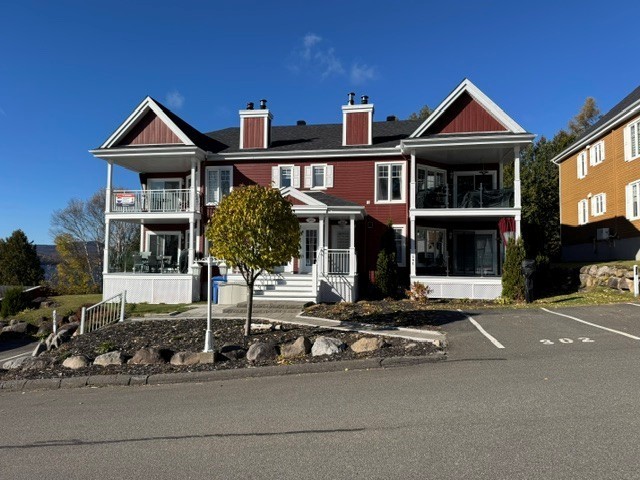 ELEGANT 2-BEDROOM FURNISHED CONDO FOR RENT – LAKE ARCHAMBAULT, SAINT-DONAT