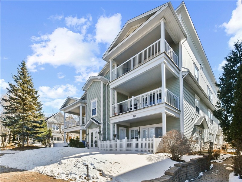 Condos des Versants with pool and spa