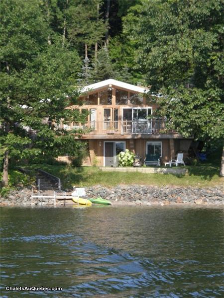 chalet a vendre bord d'un lac estrie