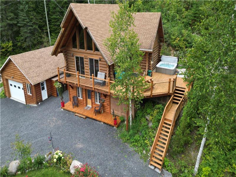 Magnificent log chalet for rent in Lac-Saint-Jean !