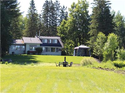 CHALET BORD DE L EAU