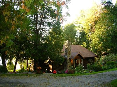 Chalet en bois rond RNOV au bord du lac Massawipi North Hatley