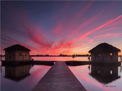 Resort: Cottages, huts on the water and bubbles!
