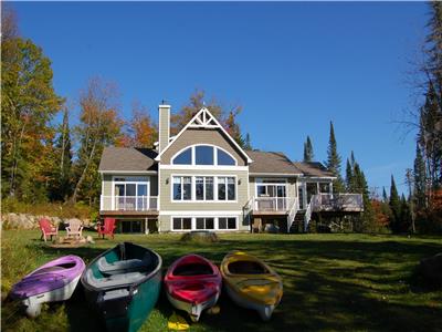 LAKEFRONT LUXURY BIRCH POINT Private 5 Bdrm with SPA, Pet Friendly 15 ppl