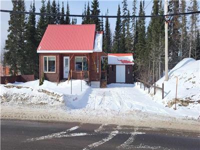 Chalet Claveau !!!  Situ sur les Monts-Valin au centre de ski le Valinouet