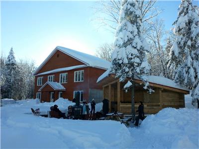 Deux units, 6 chambres,  possibilit plusieurs familles.  15 min Massif Charlevoix et Baie-St-Paul