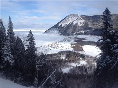 Maison avec vue sur mer  Mont-St-Pierre en Haute Gaspsie