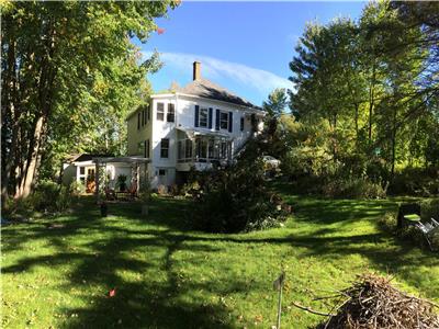 Austin (near Magog)  country house,2km near the lake Memphremagog.